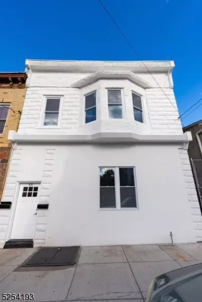 537 E Jersey St, Elizabeth City, NJ 07206