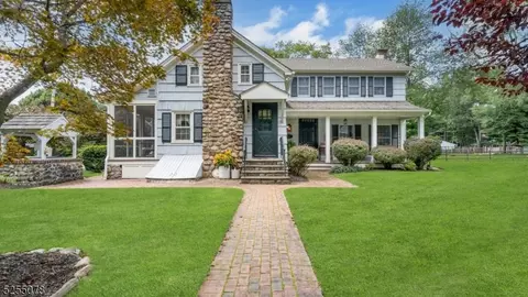 731 Lawlins Rd, Franklin Lakes, NJ 07417