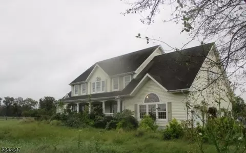 172 Sandy Ridge Mount Airy, Stockton, NJ 08559