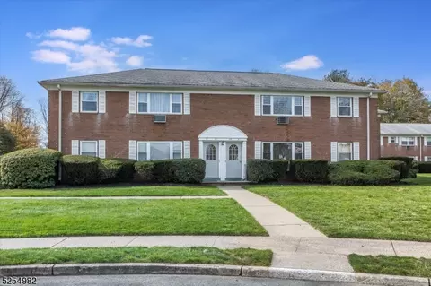 43 Manchester Ct, Wayne, NJ 07470