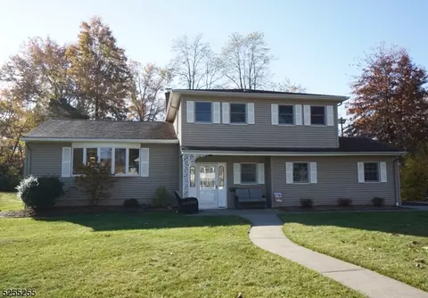 73 Dorset Dr, Clark, NJ 07066