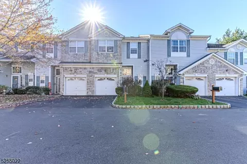 55 Rozalyn Ln, South Amboy, NJ 08879