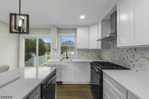 221 S 18th Ave, Manville, NJ 08835