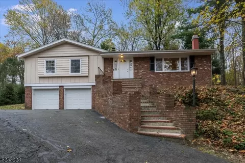 57 Warren Rd, Sparta, NJ 07871