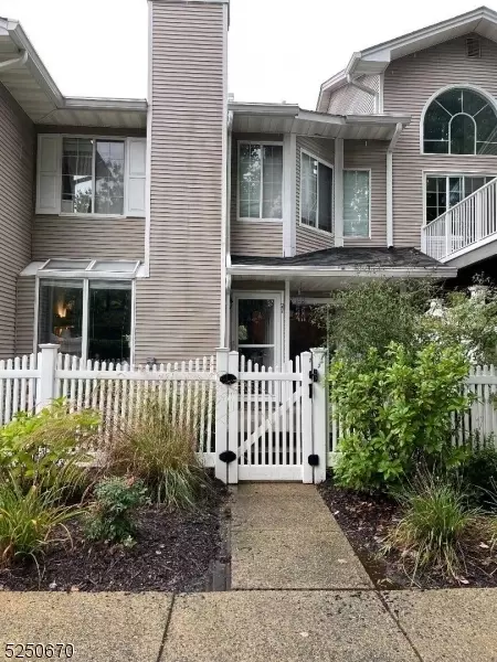 27 Bentley Ct, Bedminster, NJ 07921