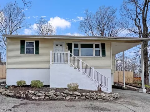 27 Lawrence Dr, Vernon Twp, NJ 07422