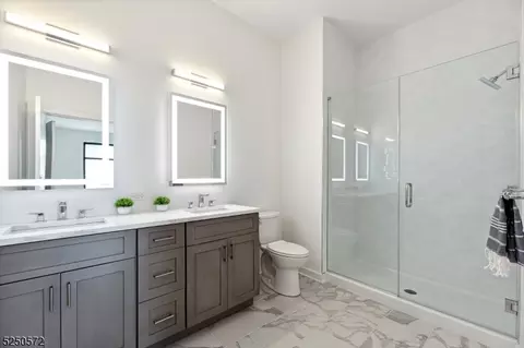 1 Carriage City Plz #PH09, Rahway City, NJ 07065