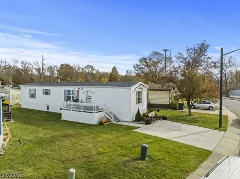 17 Deerbrook Blvd, North Brunswick Twp, NJ 08902