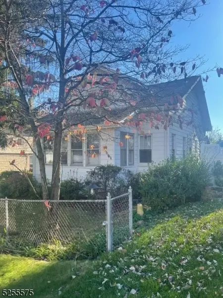8 Amos St, West Orange, NJ 07052