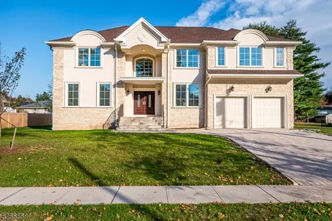 2 Colonial Ct, Edison, NJ 08820