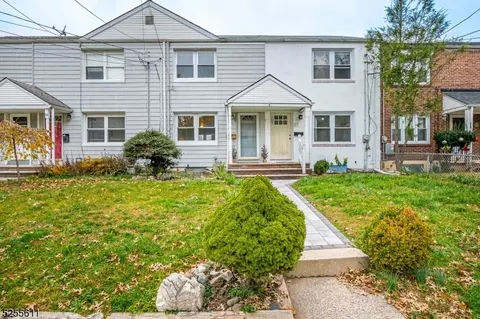 35 Victory Ct, Metuchen, NJ 08840