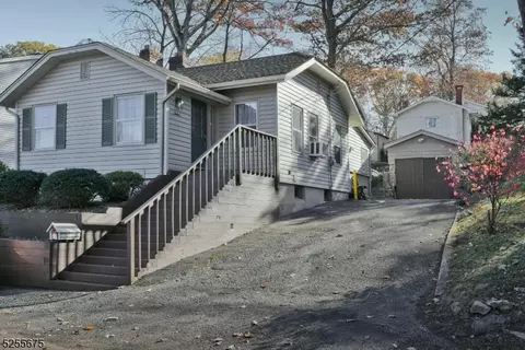12 Longview Trl W, Denville, NJ 07834