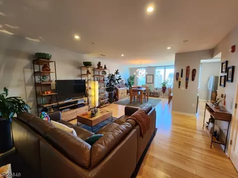 478 Washington St #203, Newark, NJ 07102