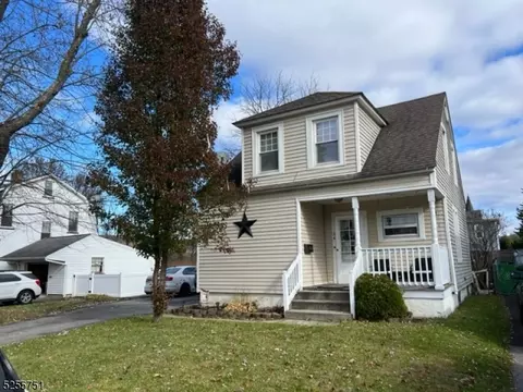 34 Orchard St, Hamburg, NJ 07419