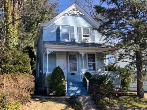 17 7th Ave, Hawthorne, NJ 07506