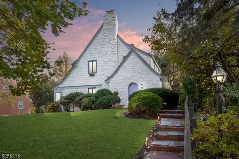 205 Pawnee Rd, Cranford, NJ 07016