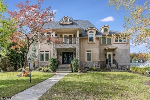 83 Lake Dr E, Wayne, NJ 07470