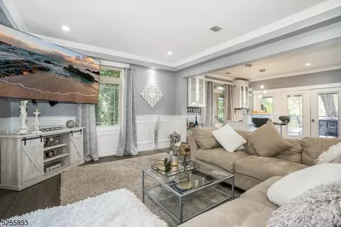 83 Lake Dr E, Wayne, NJ 07470 photo 21