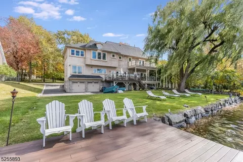 83 Lake Dr E, Wayne, NJ 07470 photo 4