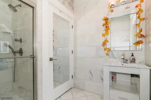 83 Lake Dr E, Wayne, NJ 07470 photo 22