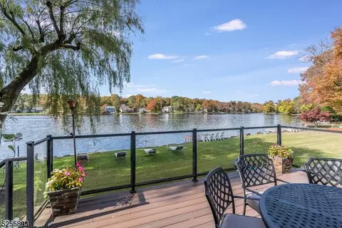 83 Lake Dr E, Wayne, NJ 07470 photo 8