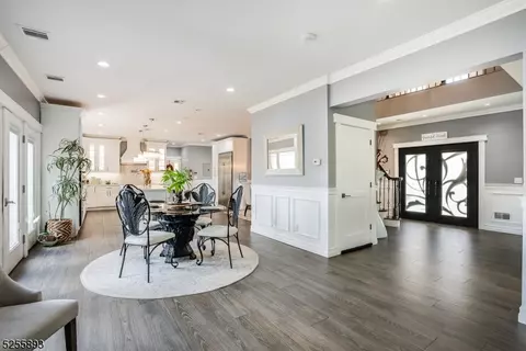 83 Lake Dr E, Wayne, NJ 07470 photo 6