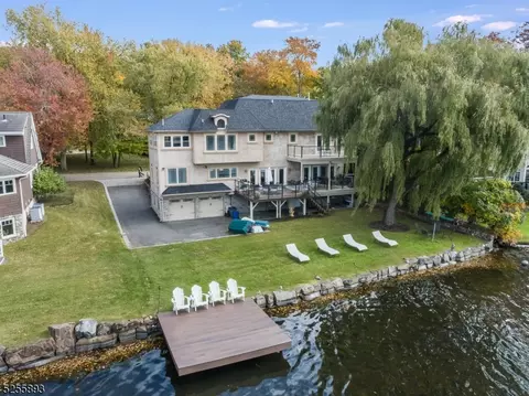 83 Lake Dr E, Wayne, NJ 07470 photo 3