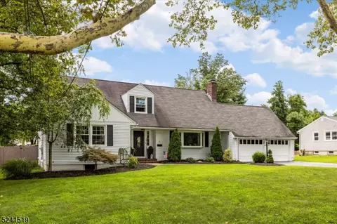 37 Hawthorne Dr, Clark, NJ 07066