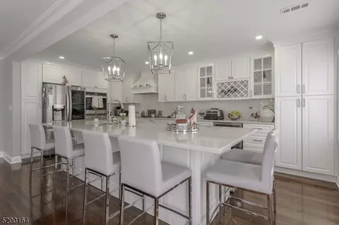236 N 9th St, Kenilworth, NJ 07033