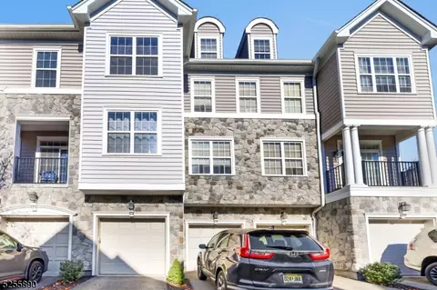 179 Winchester Ct, Clifton, NJ 07013