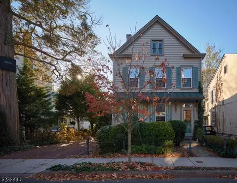 51 Clinton St, Lambertville, NJ 08530