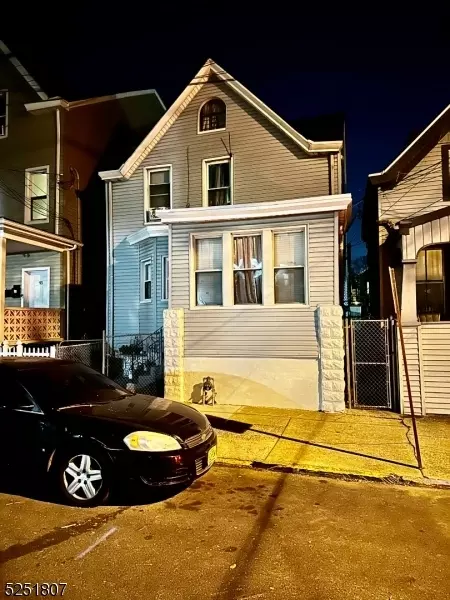 95 Highland St, Paterson, NJ 07524