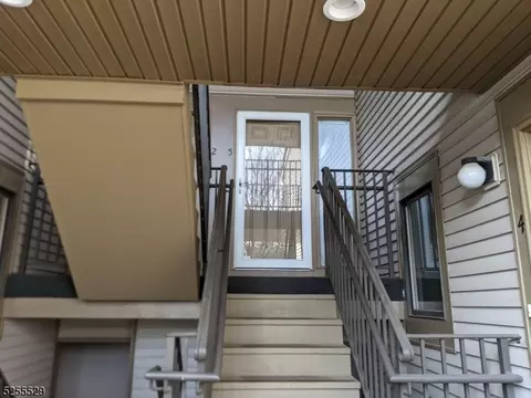 5 Sam Bonnell Dr, Clinton, NJ 08809