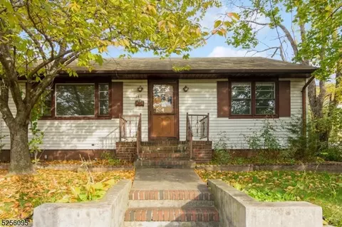149 Duclos Ln, Edison, NJ 08817