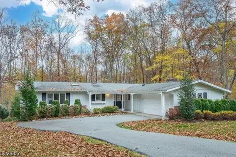 22 De Camp Dr, Boonton, NJ 07005