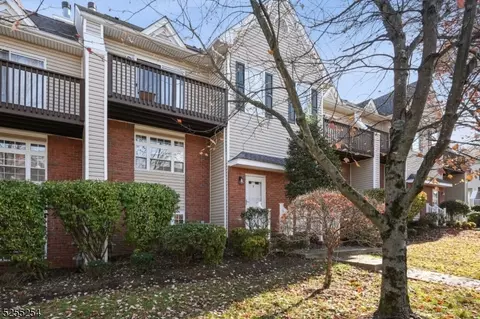 3 Castle Dr, Berkeley Heights, NJ 07922 photo 2