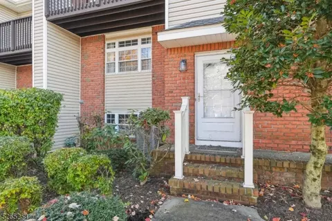 3 Castle Dr, Berkeley Heights, NJ 07922 photo 3