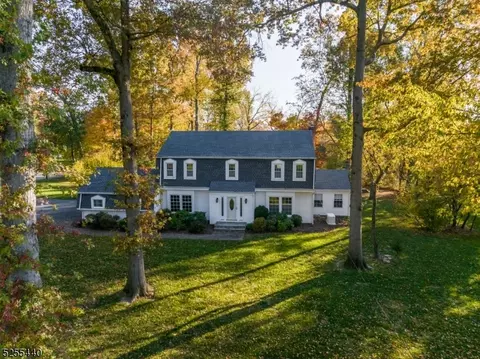 5 Tanglewood Ln, Bernards, NJ 07920