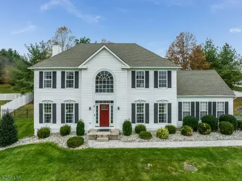 4 Ventura Ct, Flemington, NJ 08822