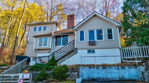 435 E Shore Trl, Sparta, NJ 07871