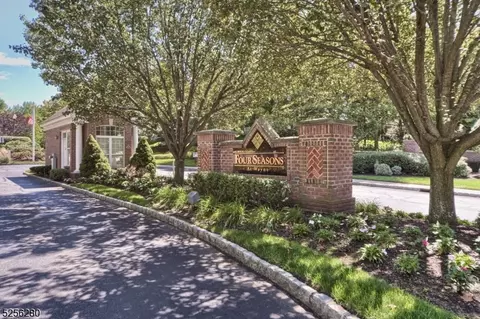 1107 Four Seasons Dr, Wayne, NJ 07470