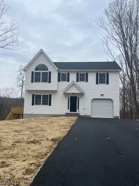 25 Richards Rd, Hopatcong, NJ 07843