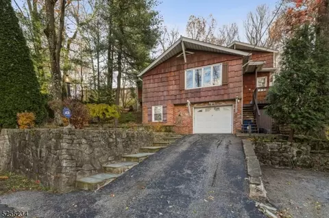 4 Woodlawn Ter, Jefferson, NJ 07849