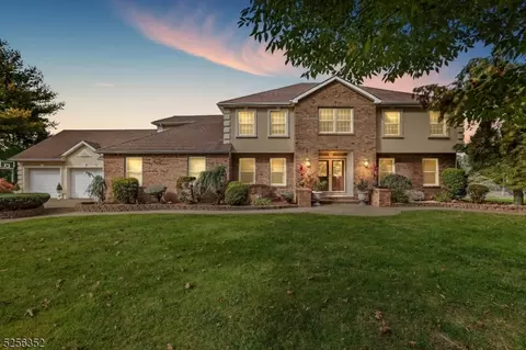 10 Majestic Dr, Freehold, NJ 07728