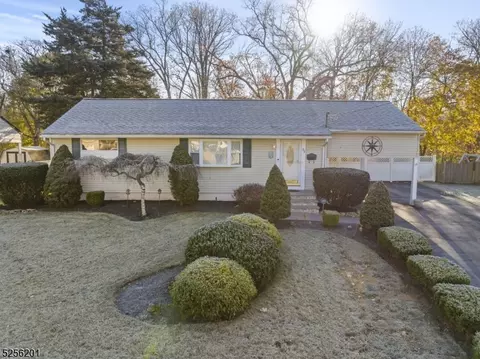 37 Justine Pl, Roxbury Twp, NJ 07876