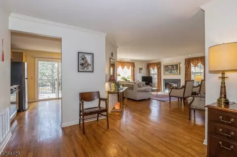 11 Gate House Ct, Morristown, NJ 07960