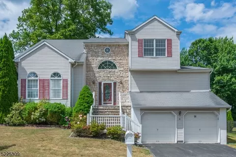 34 Fox Chase Ln, Roxbury Twp, NJ 07852