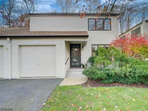 17 Lenape Dr, Roseland, NJ 07068
