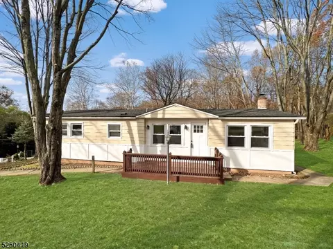 27 Overlook Dr, High Bridge, NJ 08829