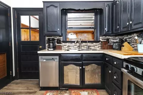 795 5th St, Secaucus, NJ 07094 photo 3